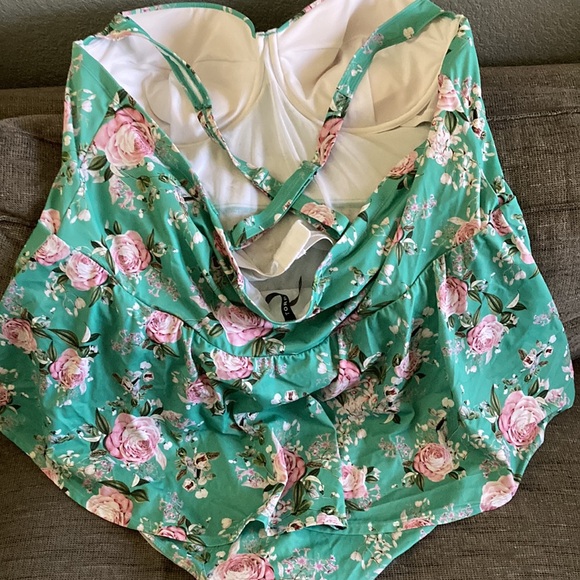 Torrid Push-up Molded Cup Peplum Swimsuit 6 Floral Multi way Retro Pinup - Picture 6 of 11